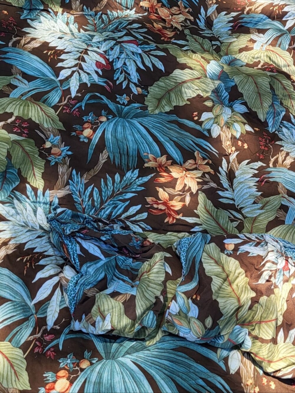 King Comforter With 2 Shams & Accent Pillow Reversable8